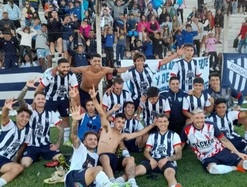 Rivadavia no falló ante Del Valle y jugará la final del fútbol local con Villa Díaz Vélez