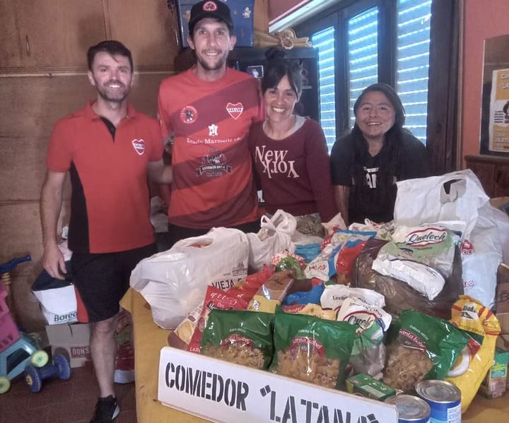 El Club Mataderos entregó colecta de alimentos al comedor “La Tana”