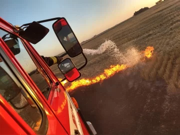 El incendio de una cosechadora provocó que se quemen 10 hectáreas de rastrojo