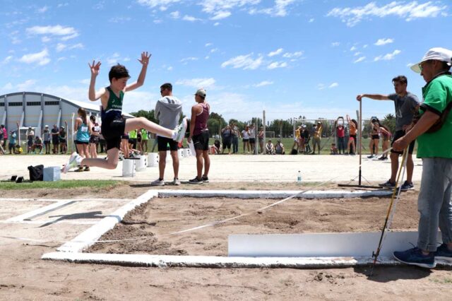 La Escuela Municipal de Necochea participó en un evento atlético de gran magnitud en San Cayetano