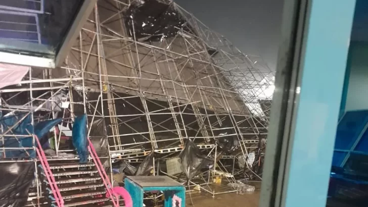 Por el temporal se derrumbó una estructura de la fiesta Bresh y se registraron al menos 15 heridos