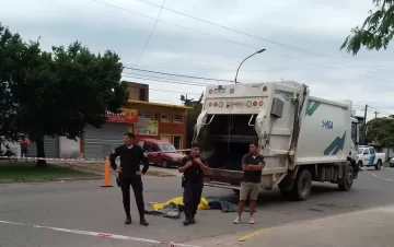 Un recolector murió aplastado por la prensa del camión