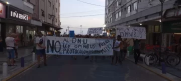 Nueva asamblea en la rambla contra las políticas de Milei