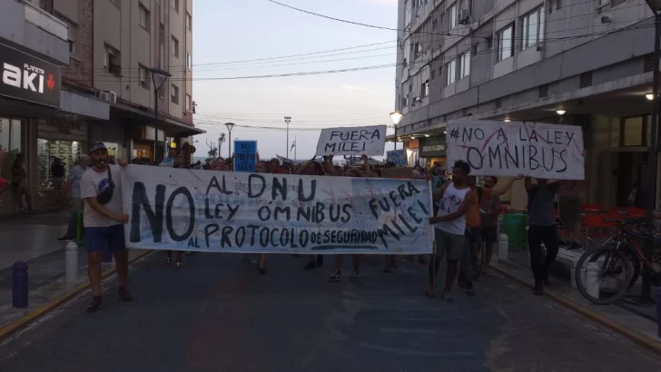 Ruidosa manifestación contra las políticas de Javier Milei