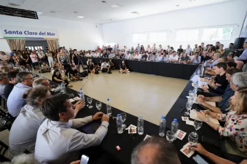 18-01-FOTO-Rojas-Kicillof-Conferencia-Mar-Chiquita-01-728x485