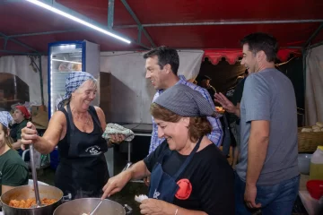 El intendente invitó a turistas y vecinos a recorrer la Fiesta de las Colectividades