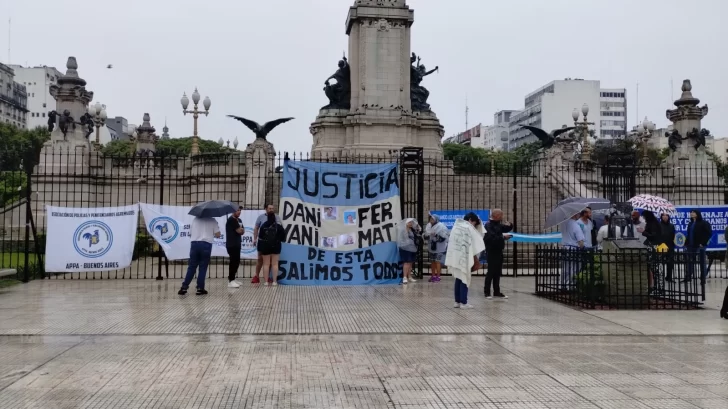 Familiares de policías condenados se movilizan en el Congreso Nacional