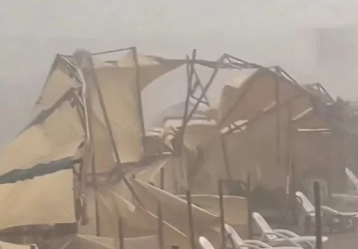 Video: el viento arrasó con un balneario en Miramar