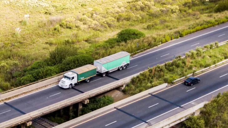 Restricción de camiones en la PBA: hasta cuándo rige y qué rutas comprende la medida