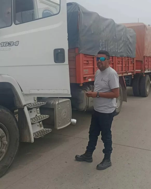 Infraccionan a conductor por circular por el Puente Colgante