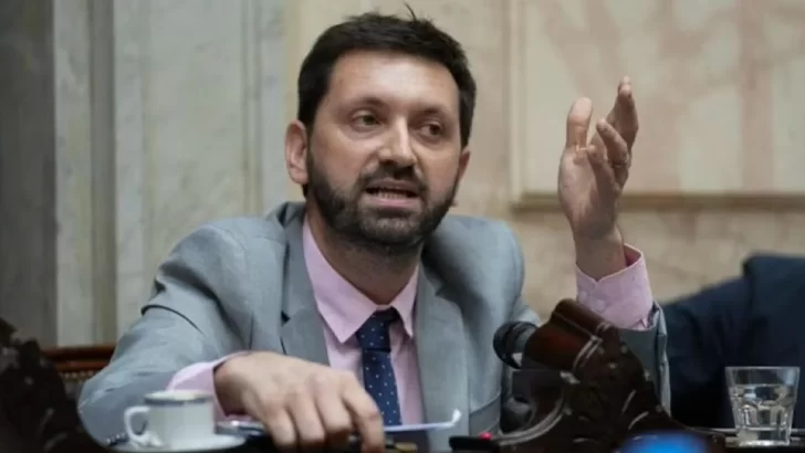 Juliano, el diputado que votó en contra de la Ley Ómnibus negó la ruptura del radicalismo