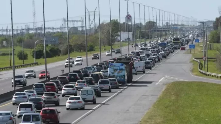 Más de mil autos por hora abandonan la costa por ruta 2