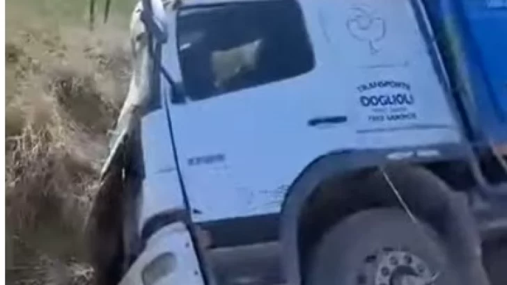 Volcó un camión en cercanías a Orense: el conductor resultó herido