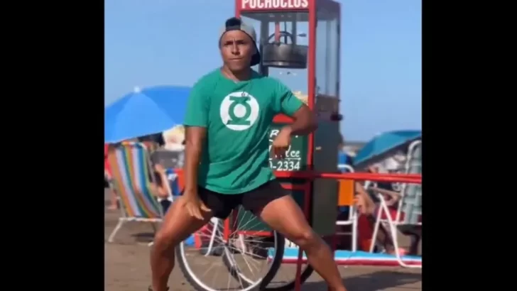 Video: el pochoclero bailarín que es furor en La Costa