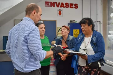 Organizaciones sociales piden alimentos en supermercados