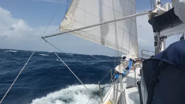 Prefectura rescató al tripulante de un velero en nuestra costa