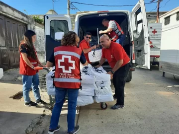 Voluntarios de Cruz Roja Necochea colaboran en Bahía Blanca