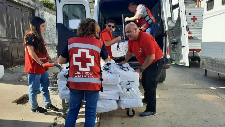 Voluntarios de Cruz Roja Necochea colaboran en Bahía Blanca