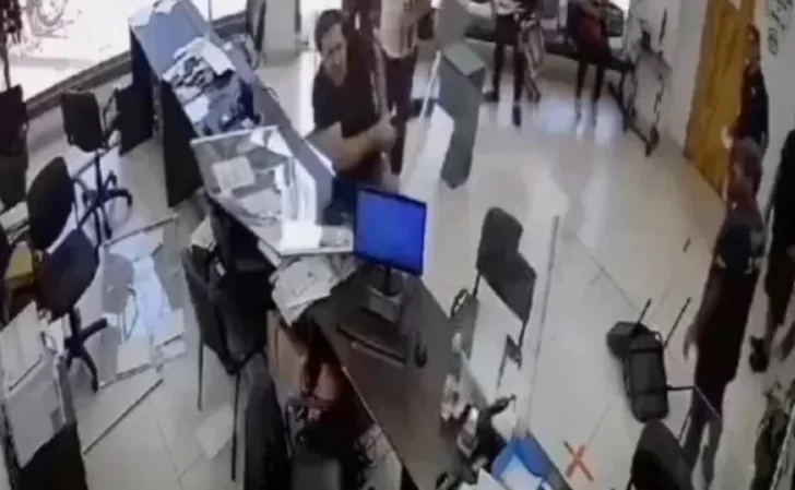 Un hombre destrozó una oficina pública porque no le instalaban un medidor