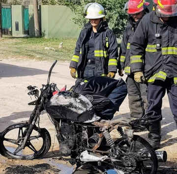 Se incendió una moto en 70 y 41