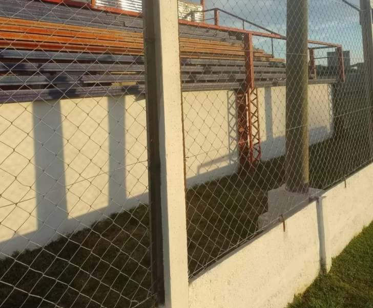 Avanzan las mejoras en la cancha de Defensores de Puerto Quequén