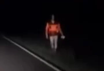 Una pareja se cruzó con un “fantasma” sin rostro en medio de la ruta