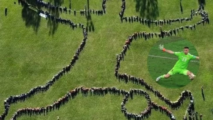 Alumnos cordobeses recrearon la atajada del Dibu Martínez a Kolo Muani en el Mundial
