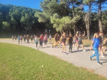 Gran convocatoria en la caminata solidaria por el Mes de la Mujer