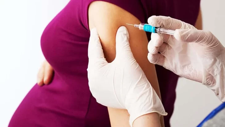 Ya está disponible en el distrito la nueva vacuna obligatoria para gestantes