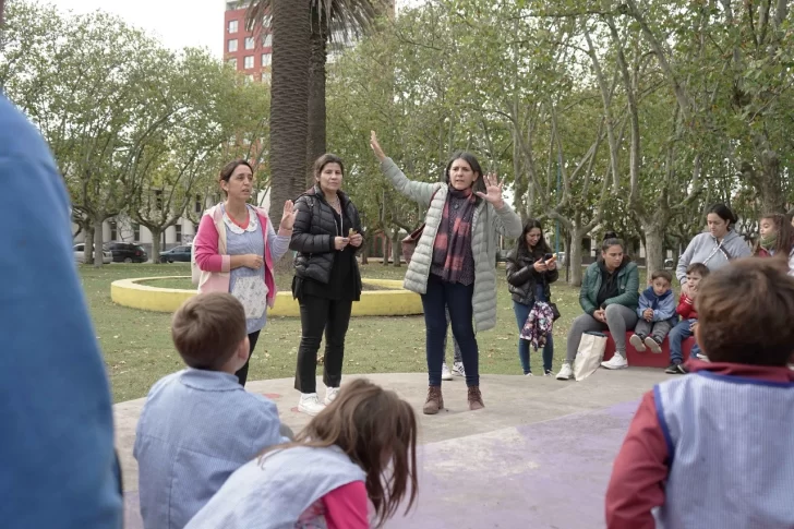 Se realizó una nueva jornada de Educación Ambiental en la Plaza Rocha