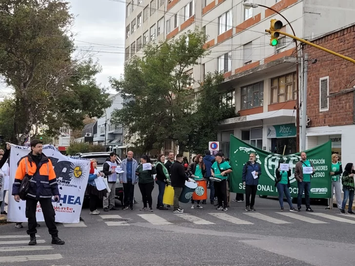 Protesta en el centro por los despidos en el CDR