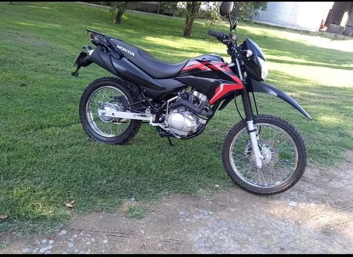 Allanan una vivienda de Quequén y recuperan una moto robada en Lobería