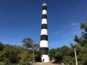 La historia del grupo de vecinos que interfirió las comunicaciones británicas desde el faro de Claromecó