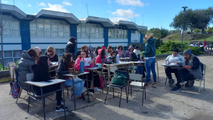 Estudiantes necochenses defienden con clases abiertas la Educación Pública