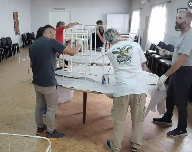 Leones y Cruz Roja se juntaron para arreglar las cunitas del hospital
