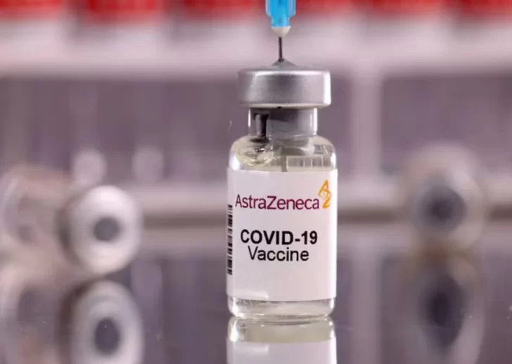 AstraZeneca reconoció ante un tribunal que su vacuna COVID puede causar efectos secundarios