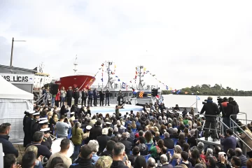 Se entregaron dos lanchas de instrucción a la Armada y una compuerta para la base naval de Puerto Belgrano