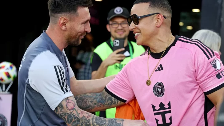 Video: Lionel Messi y el cálido saludo con Daddy Yankee
