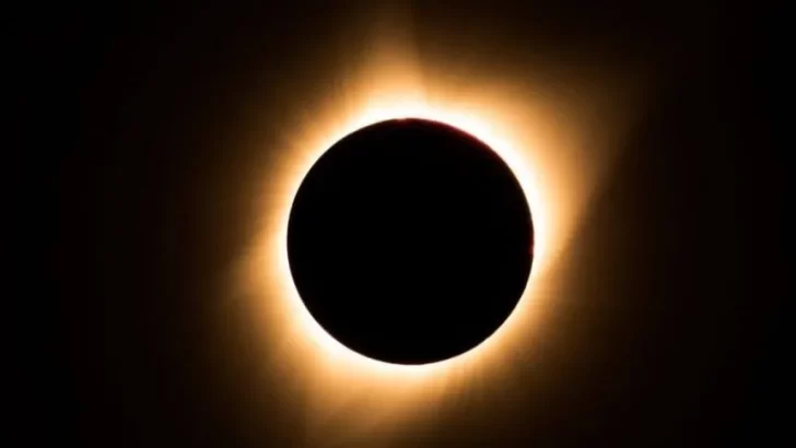 A qué hora se podrá observar el eclipse solar hoy lunes, que será transmitido por la NASA