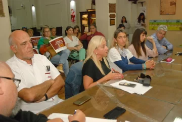 Analizan la posibilidad de cambiar de regimen laboral a Enfermeros