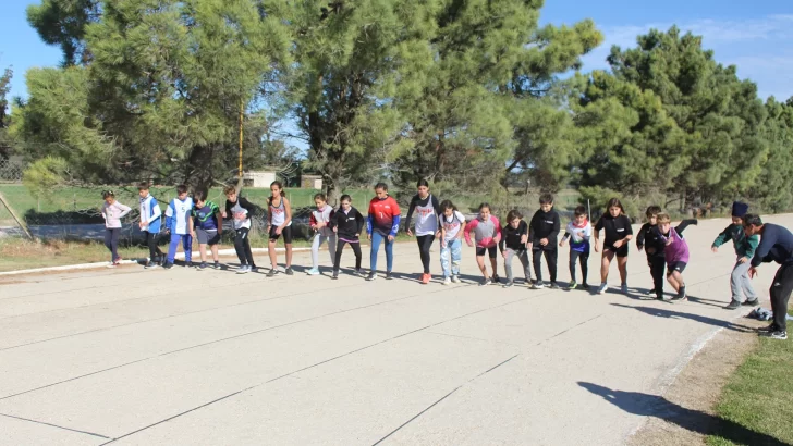 Marcada participación de los pequeños de la Escuela de Atletismo en San Cayetano