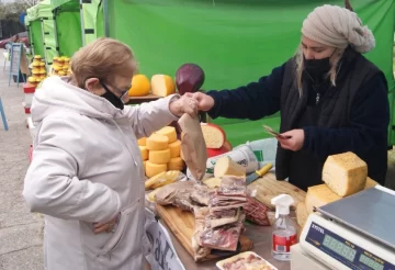 La feria El Mercado vuelve a la Plaza Dardo Rocha