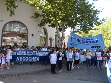 Paro docente en Necochea: habrá una radio abierta en 59 y 64