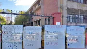 Frío en la secundaria 7: no descartan suspender la presencialidad