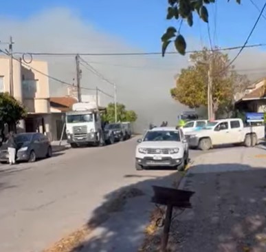 Ahora: impactante incendio en 67 y 32