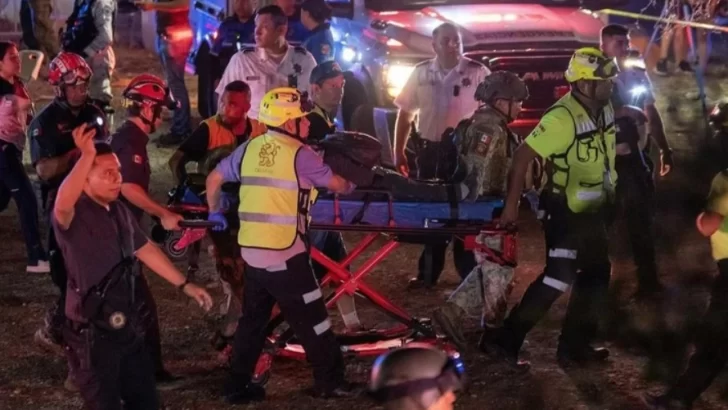 Se derrumbó un escenario durante un acto político: 9 muertos y más de 60 heridos