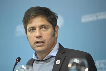 Kicillof formalizó la transferencia de $37.549 millones para los 135 partidos bonaerenses