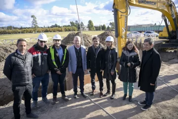 Kicillof entregó viviendas e inauguró un centro de estudios superiores