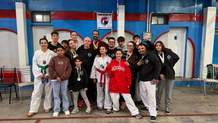 Taekwondo: importante representación de la Escuela Necochense en Avellaneda