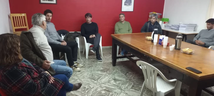 El diputado Civale dialogó con autoridades de la UCR y productores de Fernández